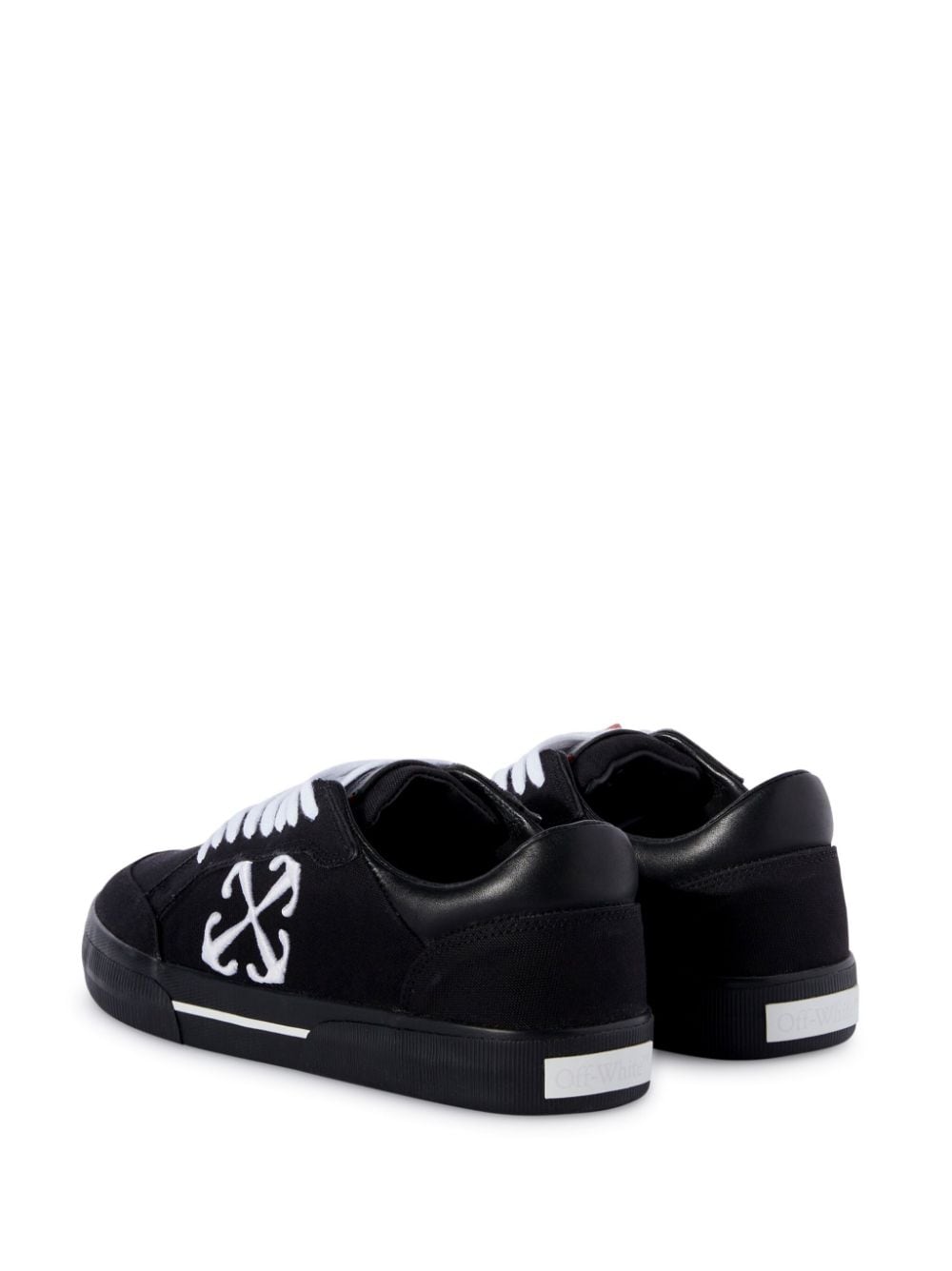 Vulcanized contrasting-tag canvas sneakers<BR/><BR/><BR/>