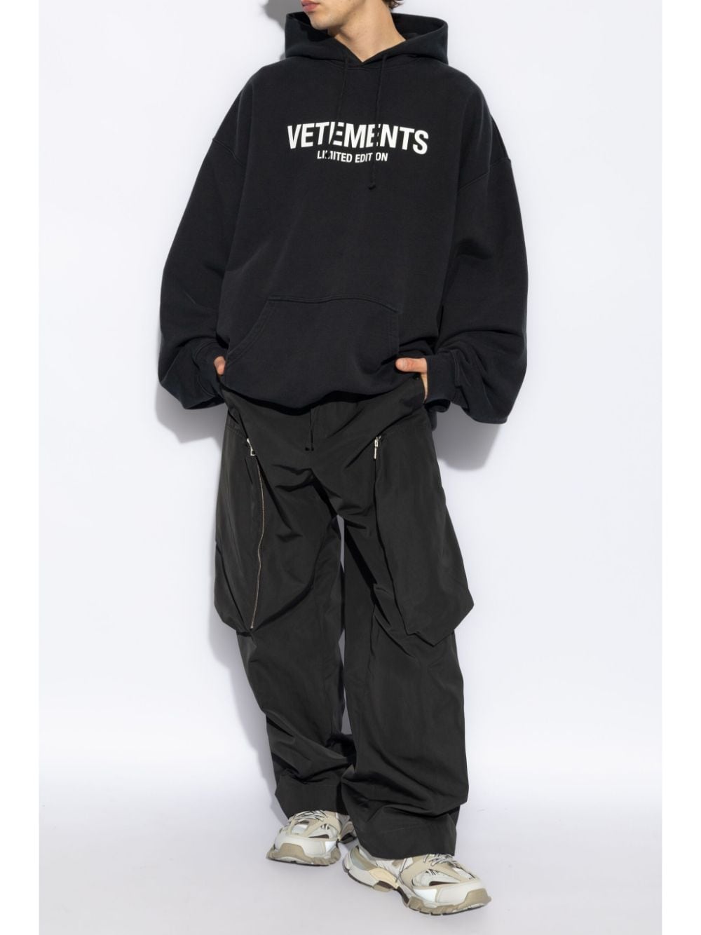 VETEMENTS UA65HD250LWASHED BLACK/WHITE