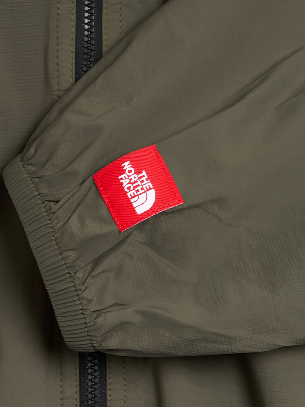 Red Box Packable Unisex Hooded Windbreaker NF0A8EFW 21L1 THE NORTH FACE 