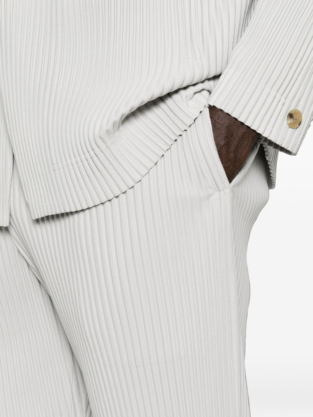 plissé-effect cropped trousers HP68JF550 11 HOMME PLISSÉ ISSEY MIYAKE 