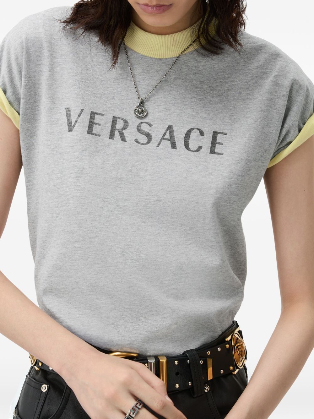 logo-print T-shirt 1026002 1A187322EZ10 VERSACE 