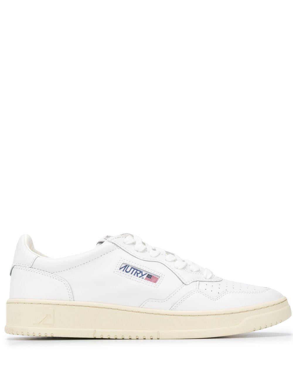 MEDALIST LOW SNEAKERS IN OPTICAL WHITE SUPER SOFT NAPA LEATHER AULM LL15WHITE/WHITE AUTRY 