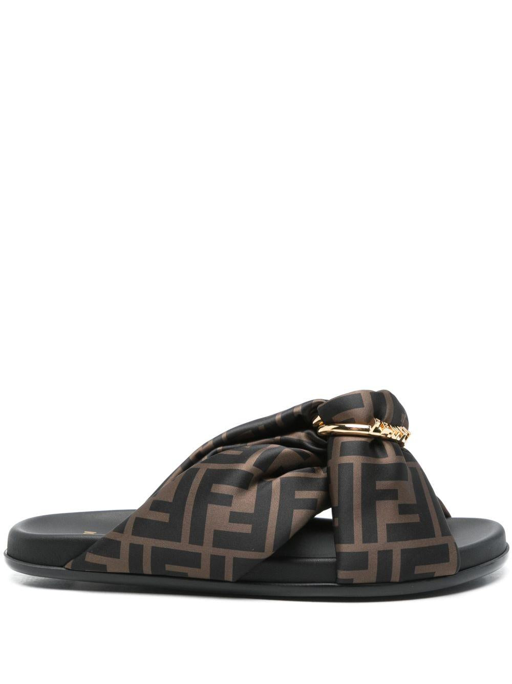  8X8645 AE7SF0R7V FENDI 