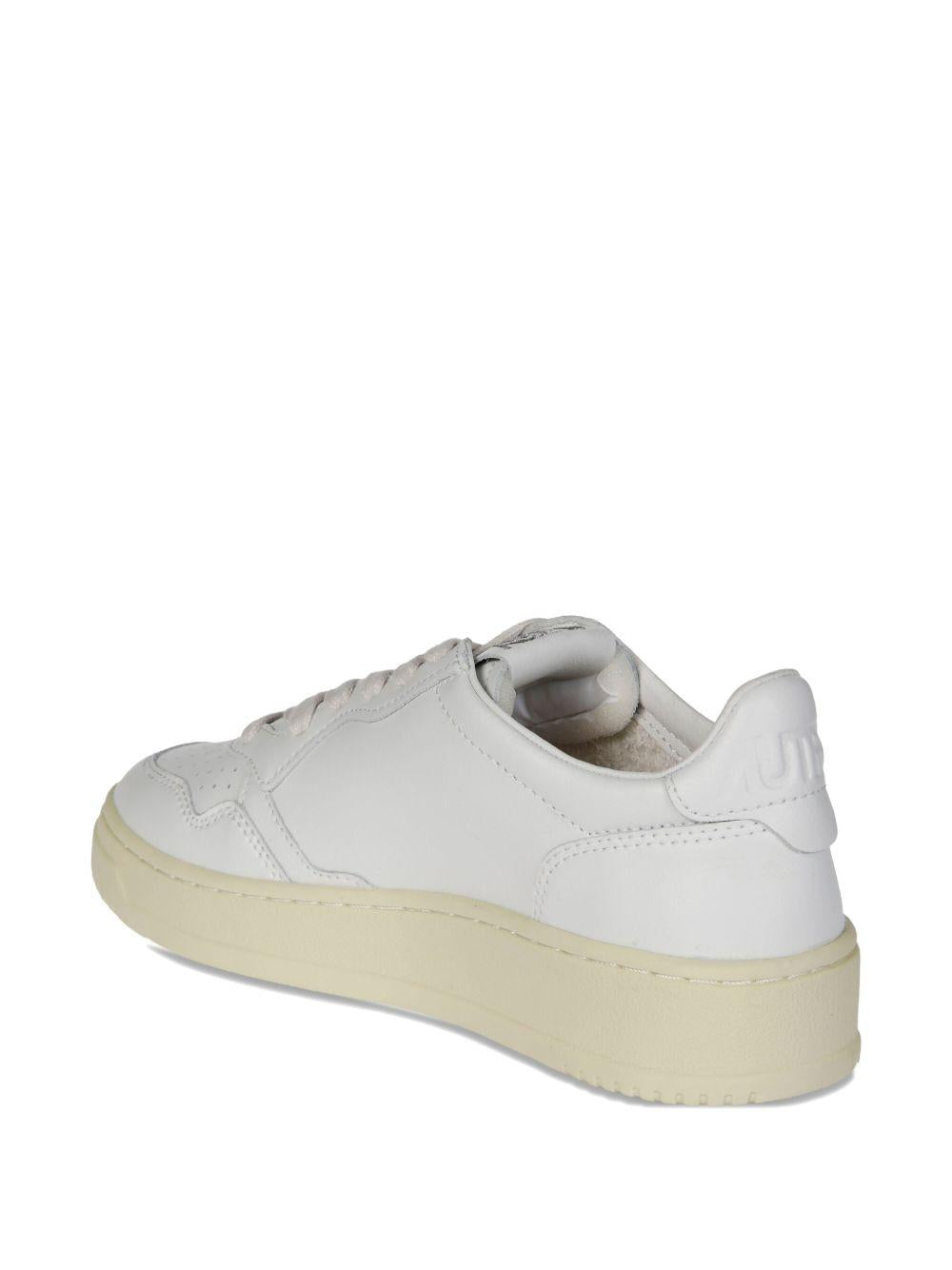 MEDALIST LOW SNEAKERS IN WHITE LEATHER AULW LL15WHITE/WHITE AUTRY 