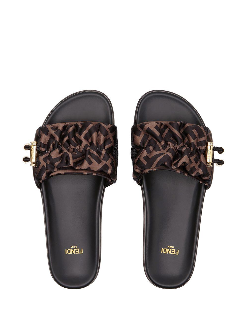 Toggle-fastening FF-logo slides<BR/><BR/><BR/> 8X8142 AE7SF0R7V FENDI 