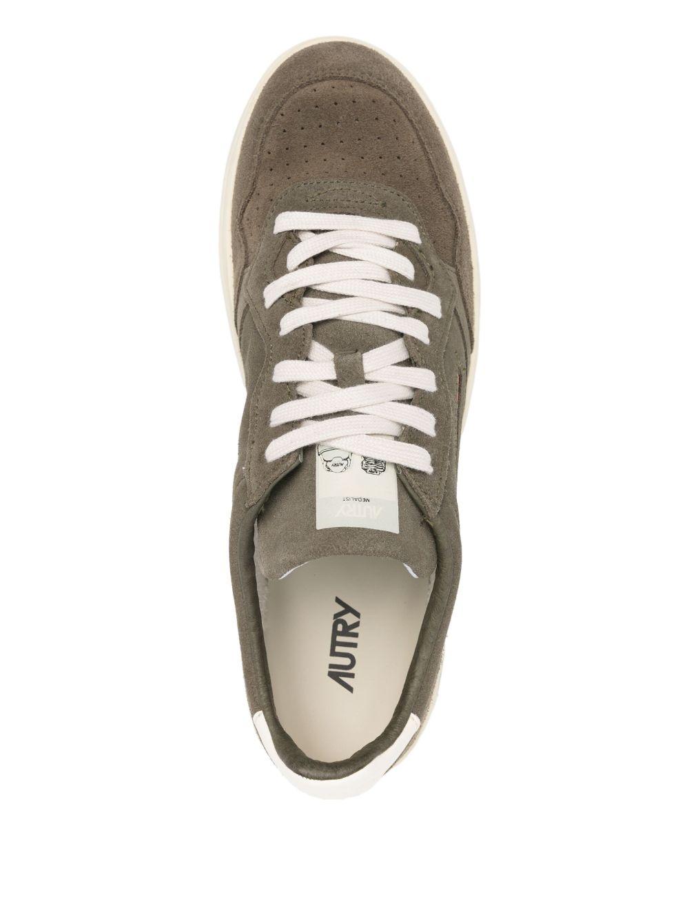 MEDALIST LOW SNEAKERS IN MILITARY CANVAS AULM UH04MISLET/WHT AUTRY 