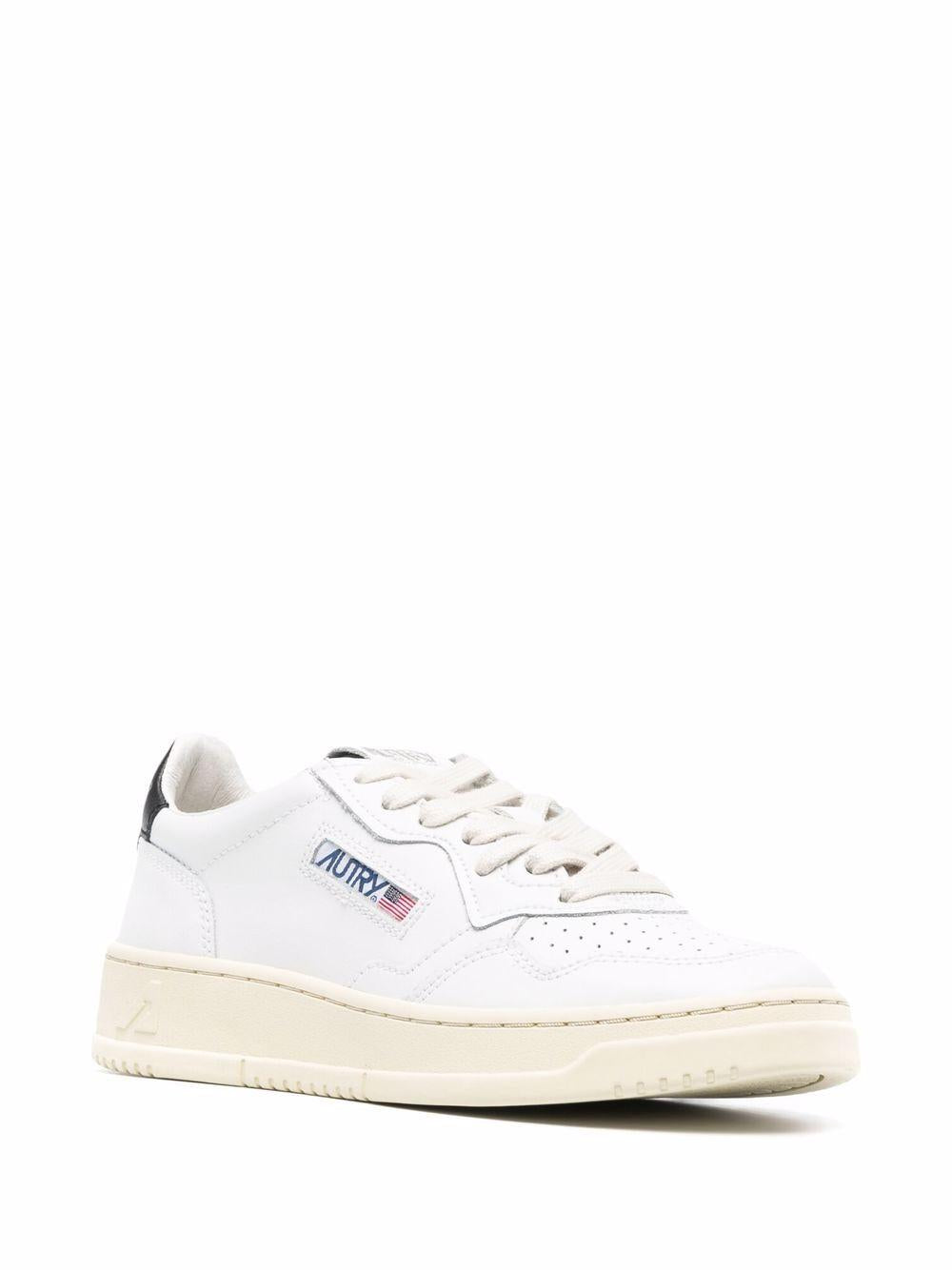 Medalist sneakers AULW LL22WHT/BLACK AUTRY 