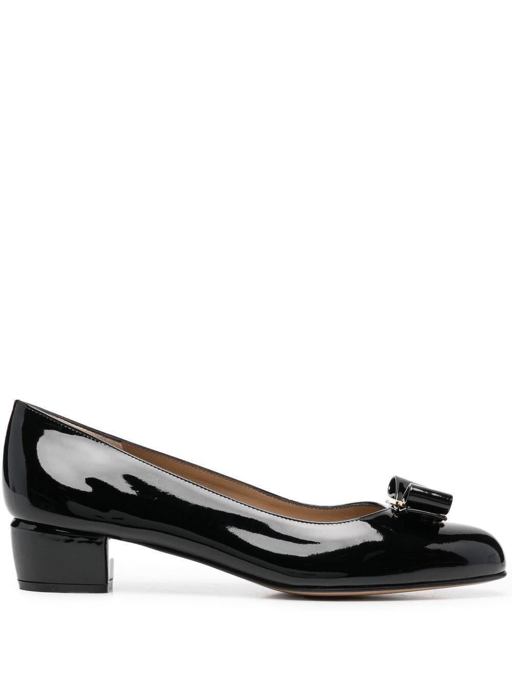Bow detail pumps<BR/><BR/><BR/> VARA 1 591963NERO FERRAGAMO 