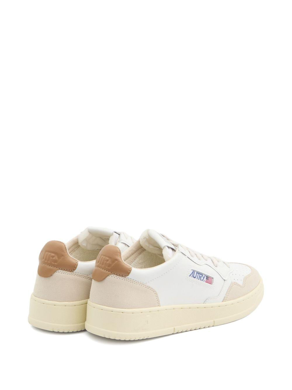 Medalist Low Sneakers in White Leather and Beige Suede AULW LS02WHT/BRNSUG AUTRY 