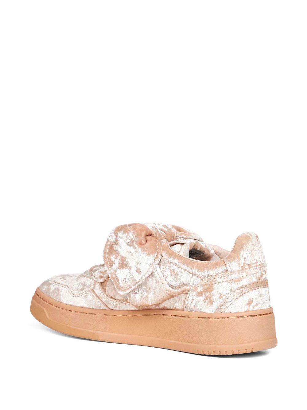 MEDALIST LOW BOW 'VELVET' SNEAKERS AULW VF04VEL/FLAKE SMOKE/GRAY AUTRY 