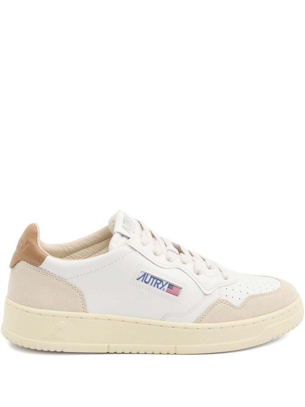 Medalist Low Sneakers in White Leather and Beige Suede AULW LS02WHT/BRNSUG AUTRY 