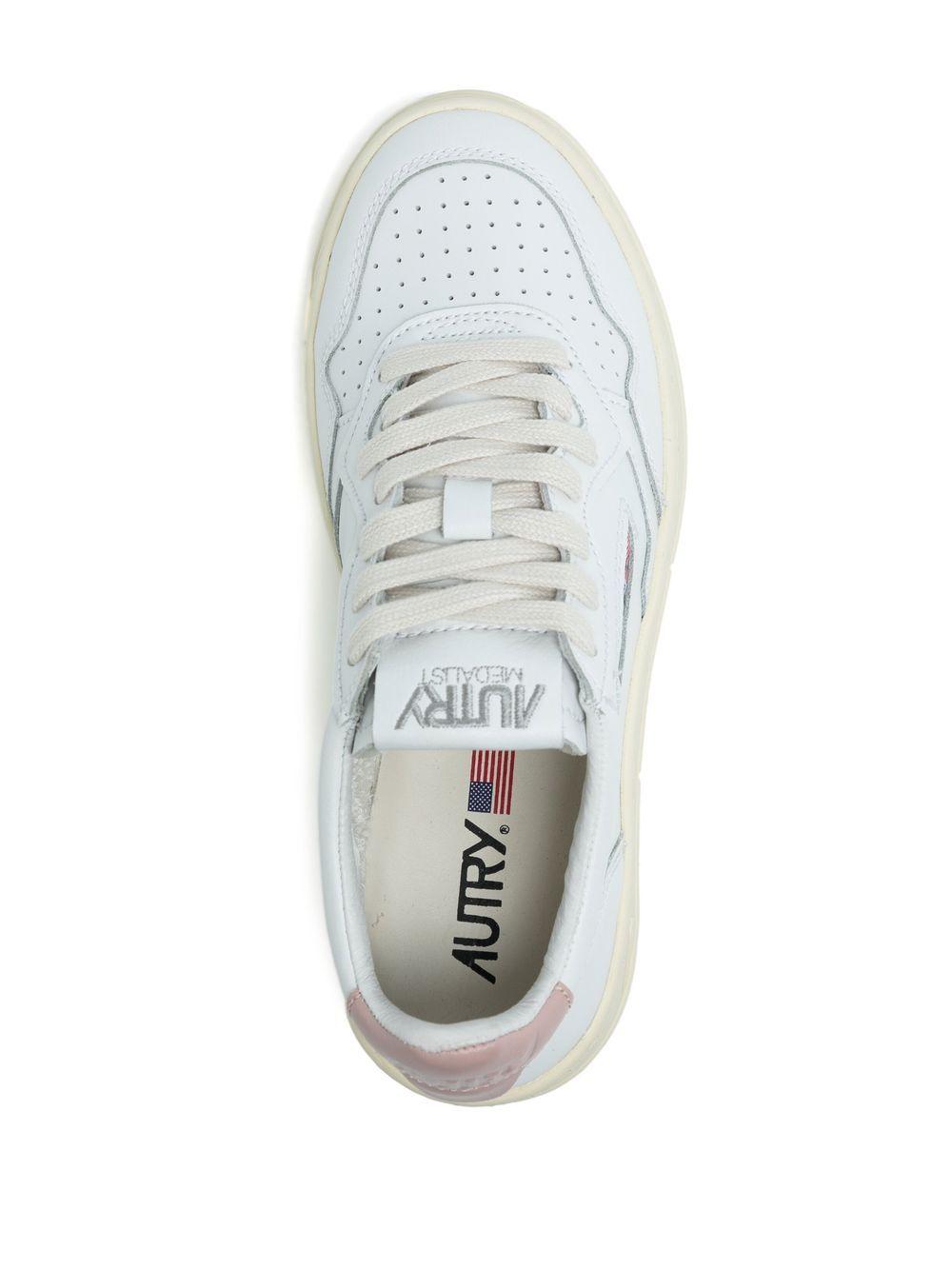 MEDALIST LOW SNEAKERS IN WHITE AND PINK LEATHER AULW LL16WHT/PINK AUTRY 