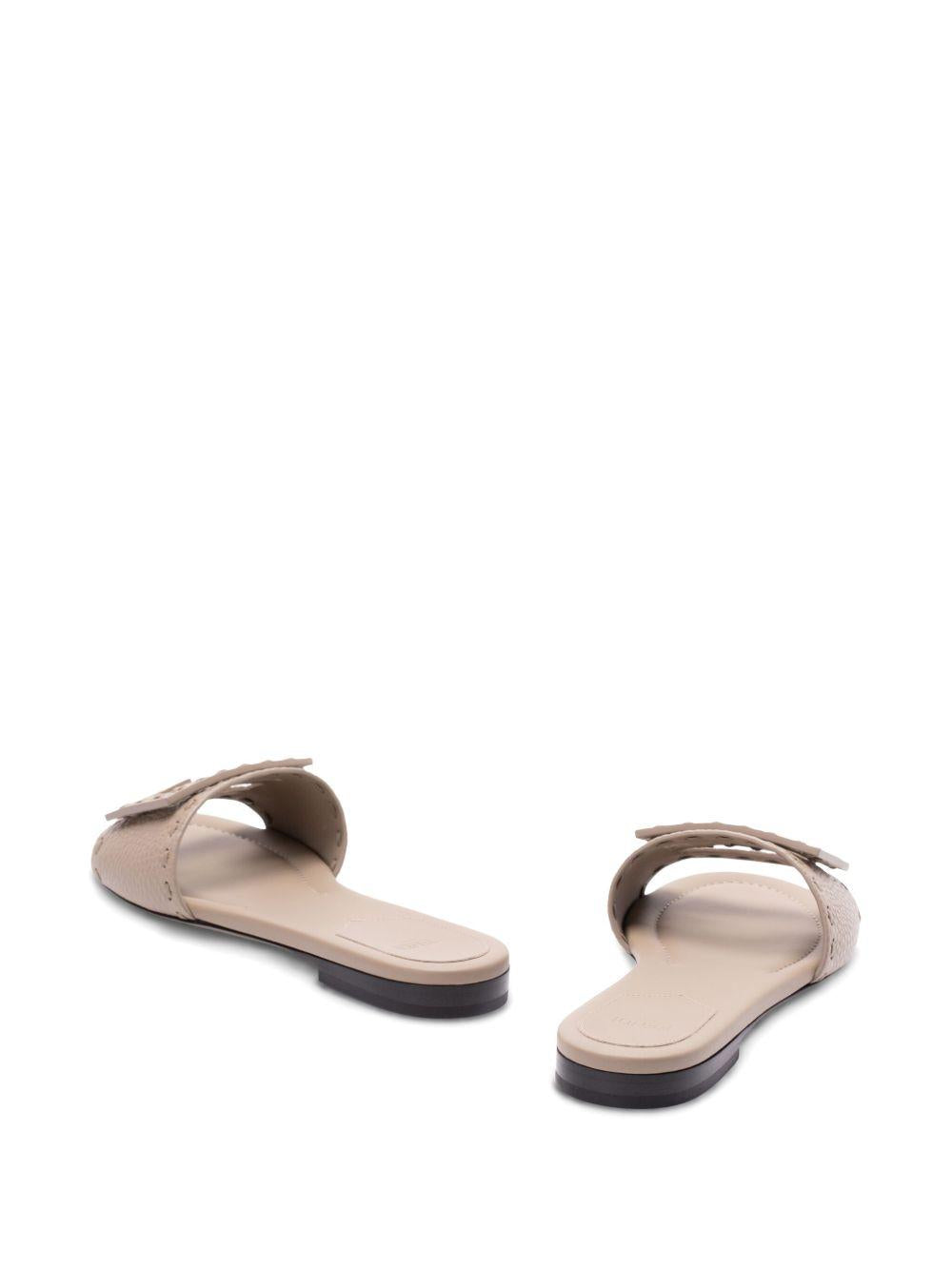 Baguette leather slides 8R8136 AQY2F1MXM FENDI 