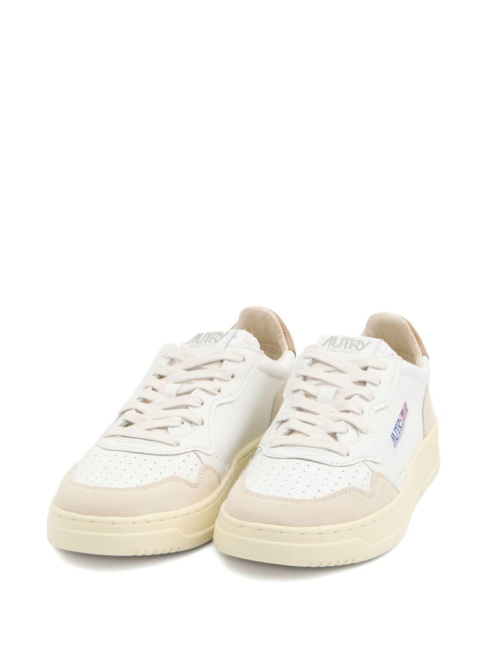 Medalist Low Sneakers in White Leather and Beige Suede AULW LS02WHT/BRNSUG AUTRY 