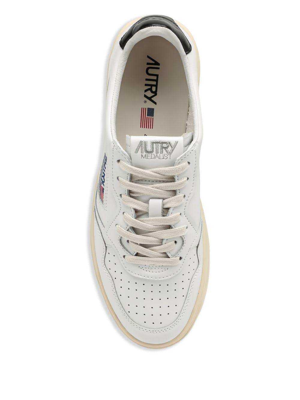 MEDALIST LOW SNEAKERS IN WHITE AND MOKA LEATHER AULW UH08MOKA/WHT AUTRY 