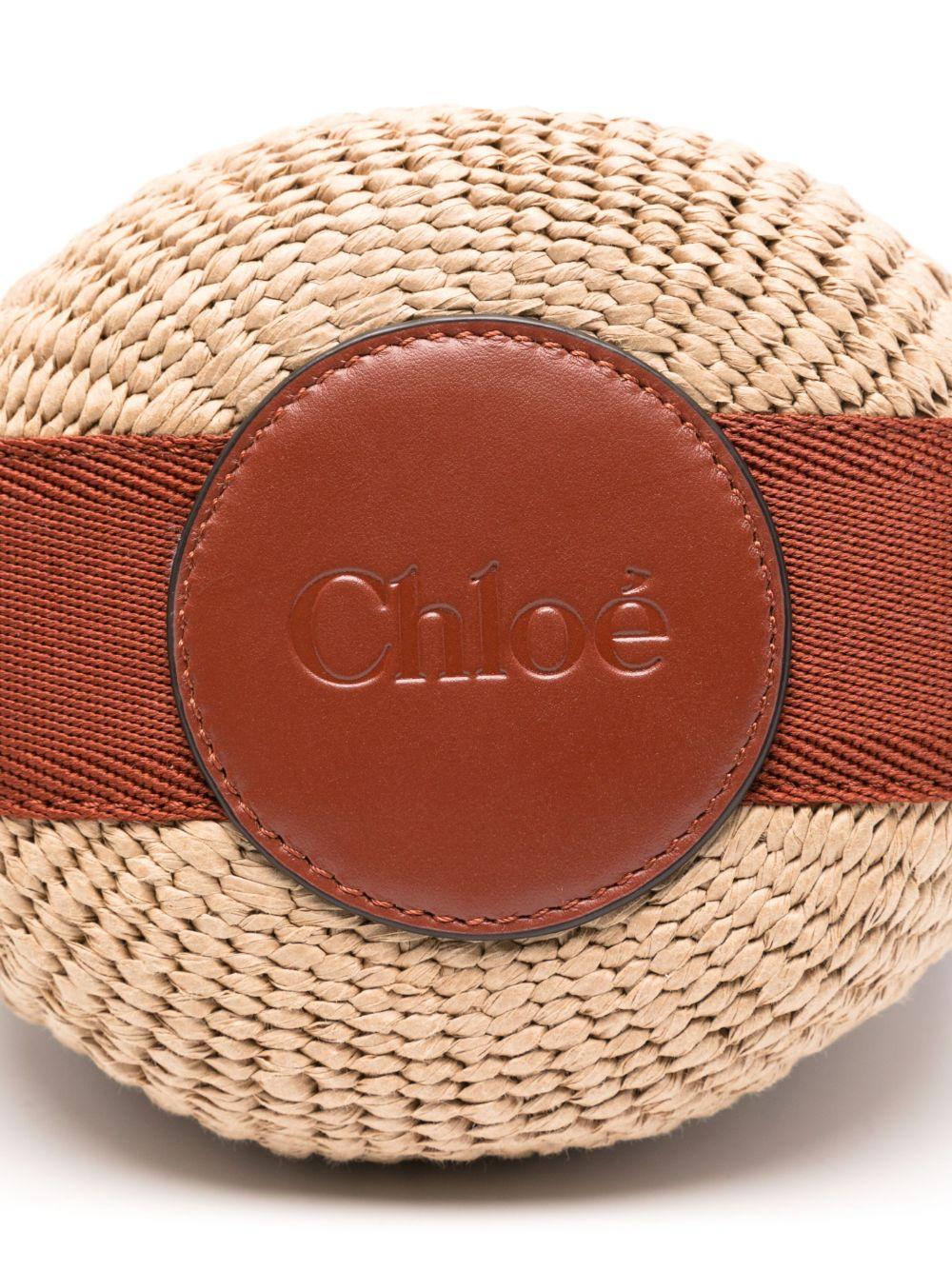 Small Horse Medal basket bag is handwoven<BR/><BR/><BR/> CHC25SS592O82 27S CHLOÉ 