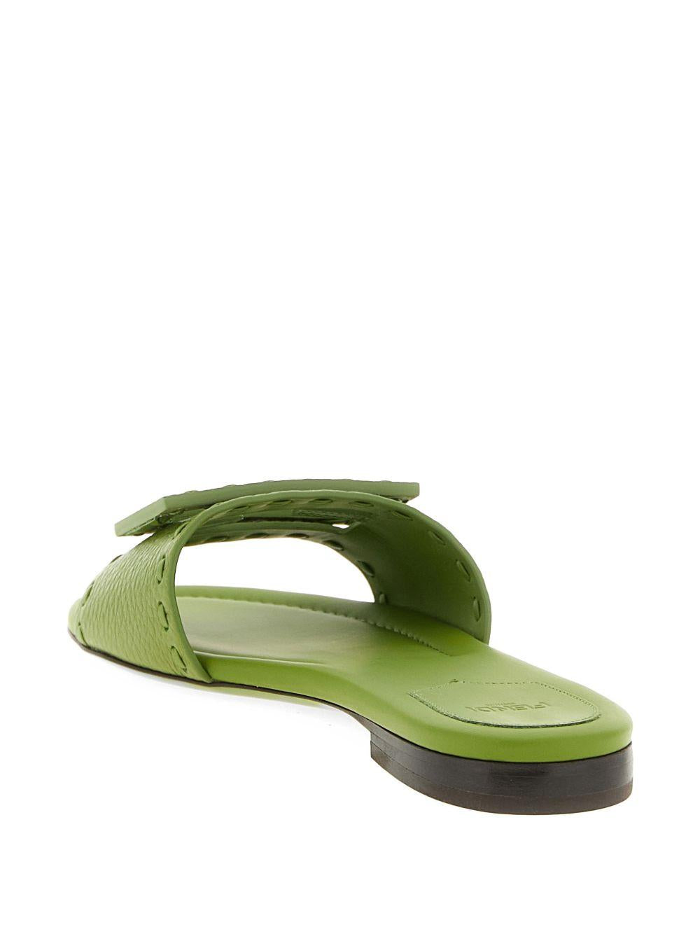 Baguette leather slides 8R8136 AQY2F1VDK FENDI 