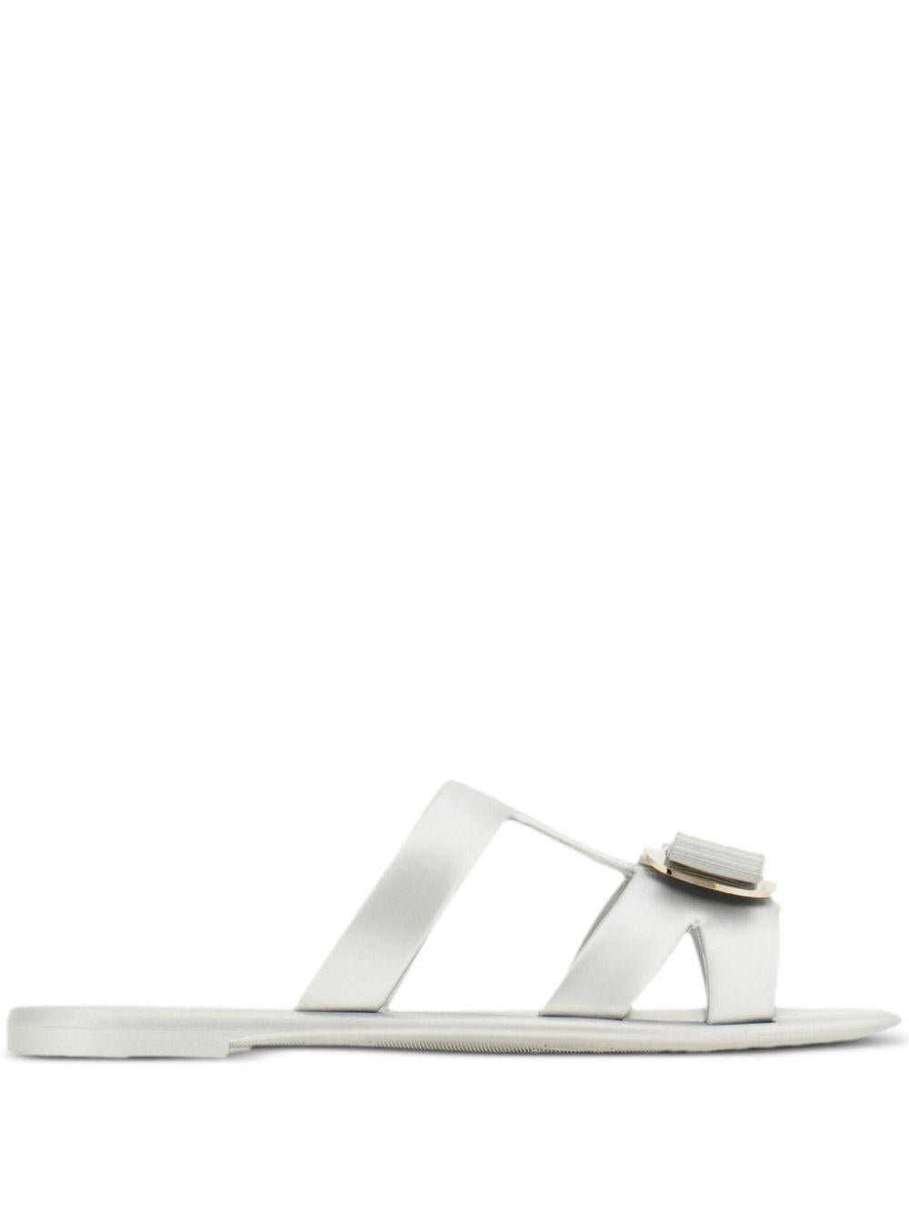 New Vara plate slides<BR/><BR/><BR/> LILOU 779980SILVER FERRAGAMO 