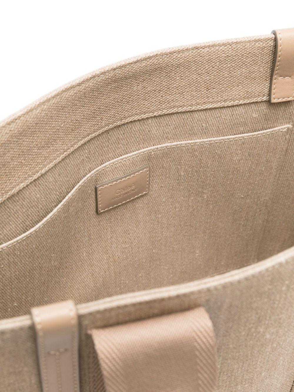 Medium Woody tote bag<BR/><BR/><BR/> CHC23AS383L17 20E CHLOÉ 