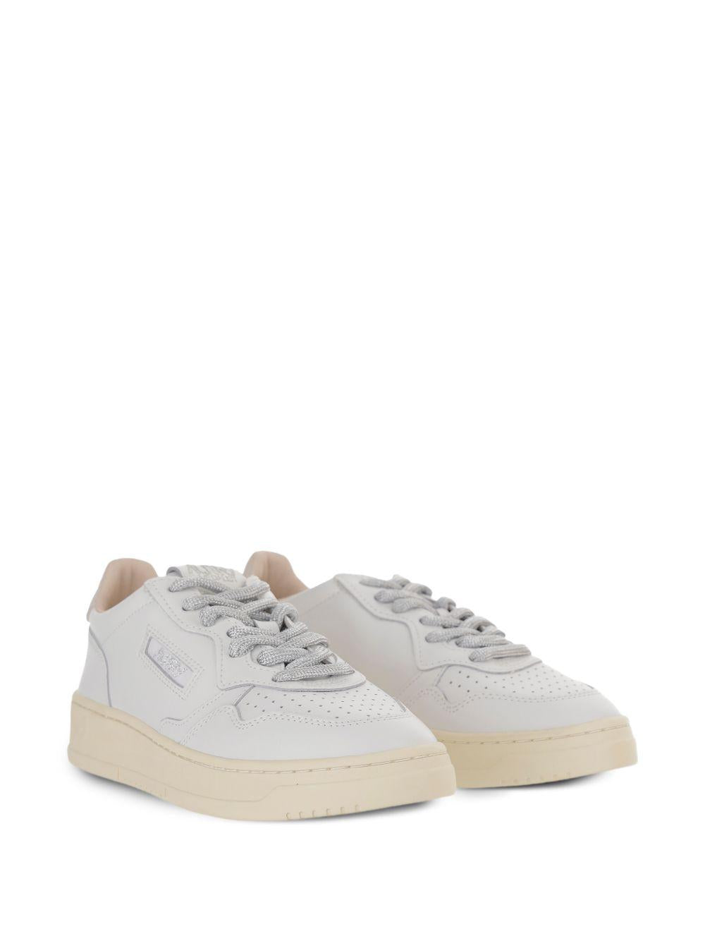 Medalist Low sneakers AULW SW02WHITE/SILVER AUTRY 
