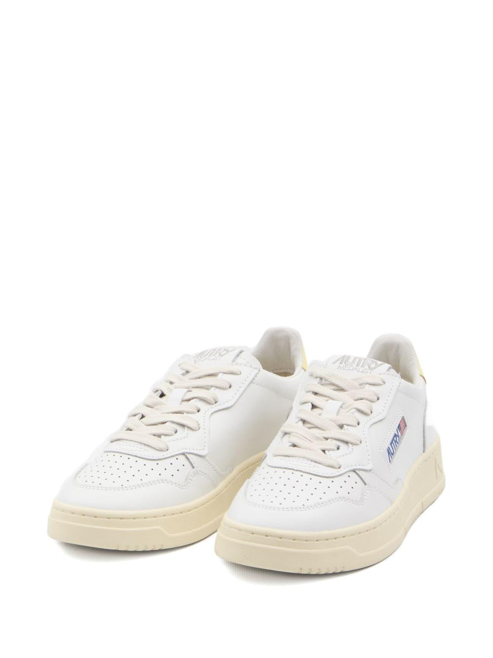Medalist Low sneakers AULW LL09WHITE/LEMON MERINGUE AUTRY 