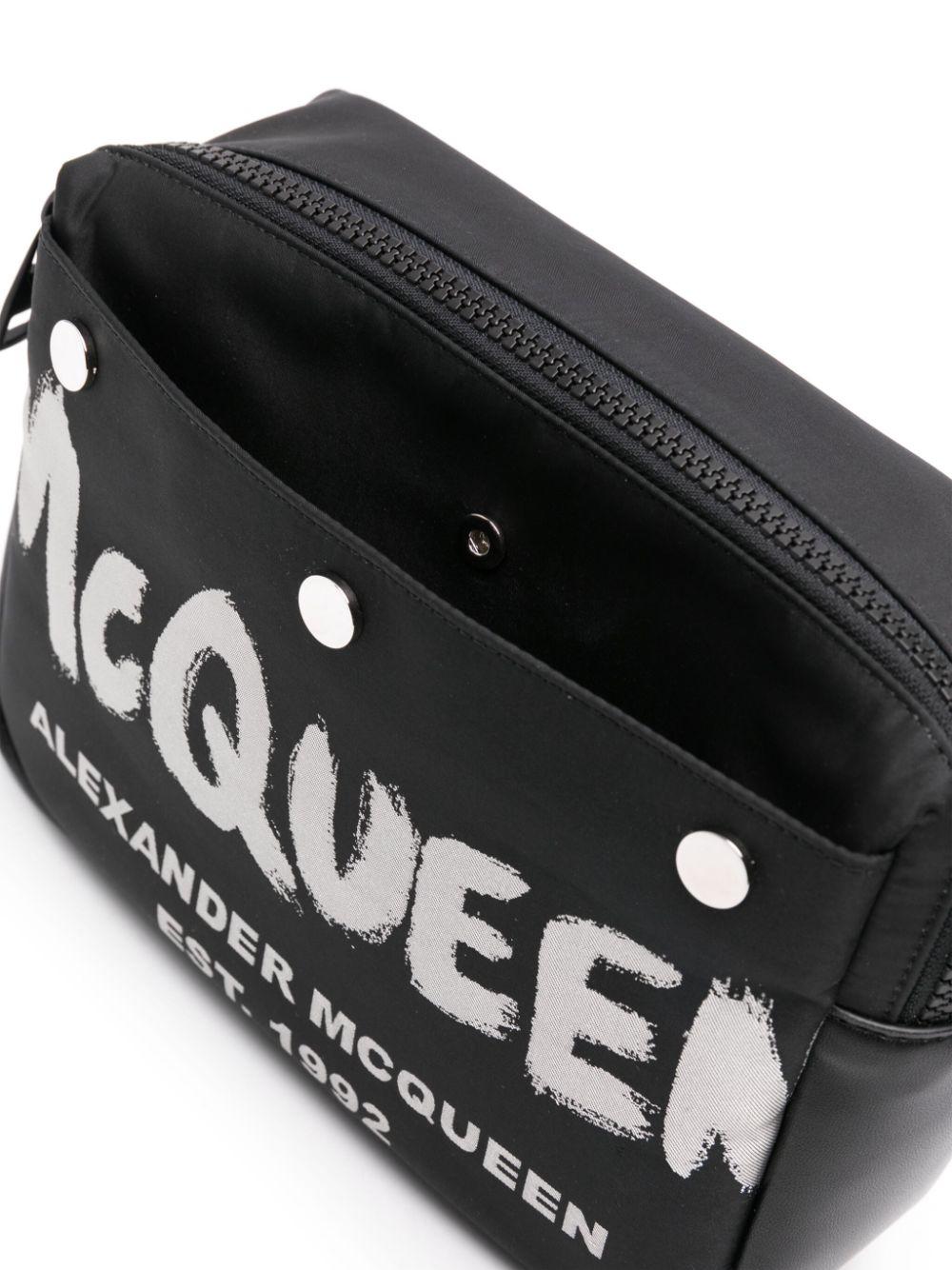 Logo-print messenger bag<BR/><BR/><BR/> 791772 1AAS31095 ALEXANDER MCQUEEN 