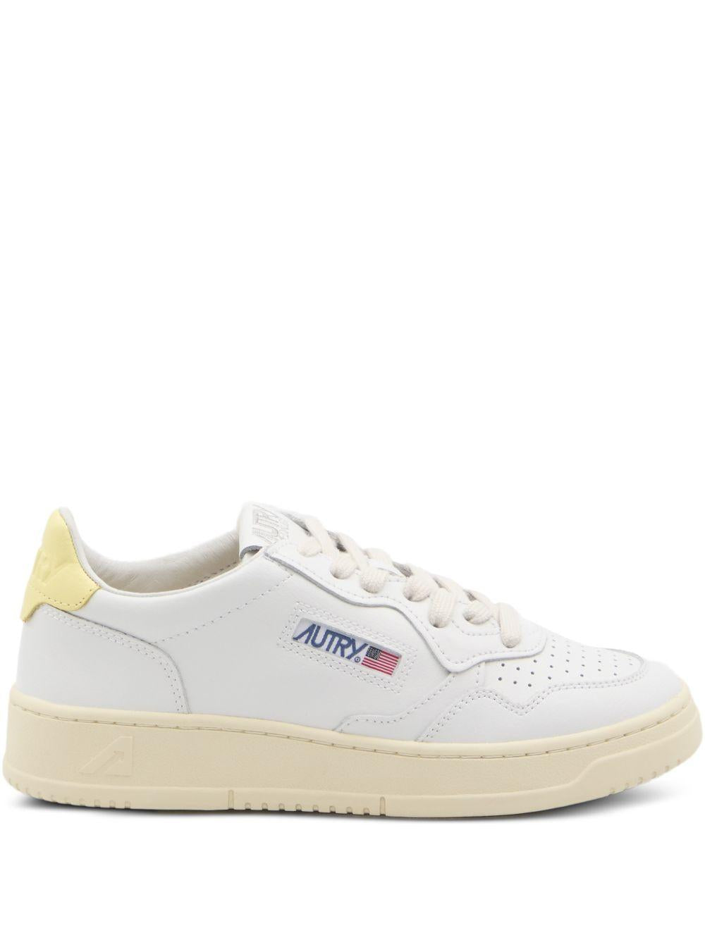 Medalist Low sneakers AULW LL09WHITE/LEMON MERINGUE AUTRY 