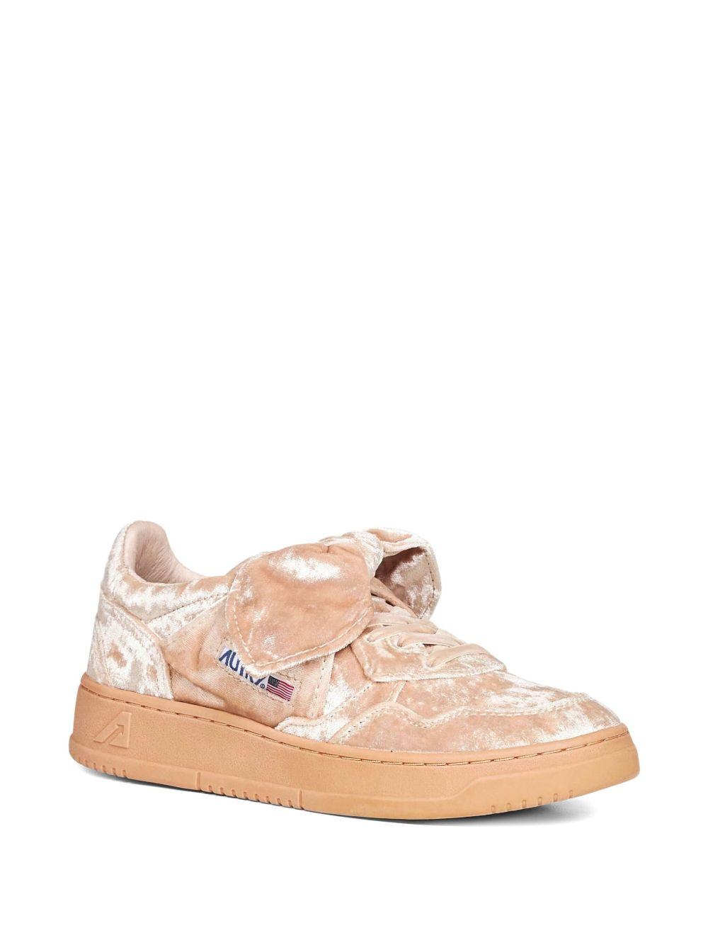 MEDALIST LOW BOW 'VELVET' SNEAKERS AULW VF04VEL/FLAKE SMOKE/GRAY AUTRY 