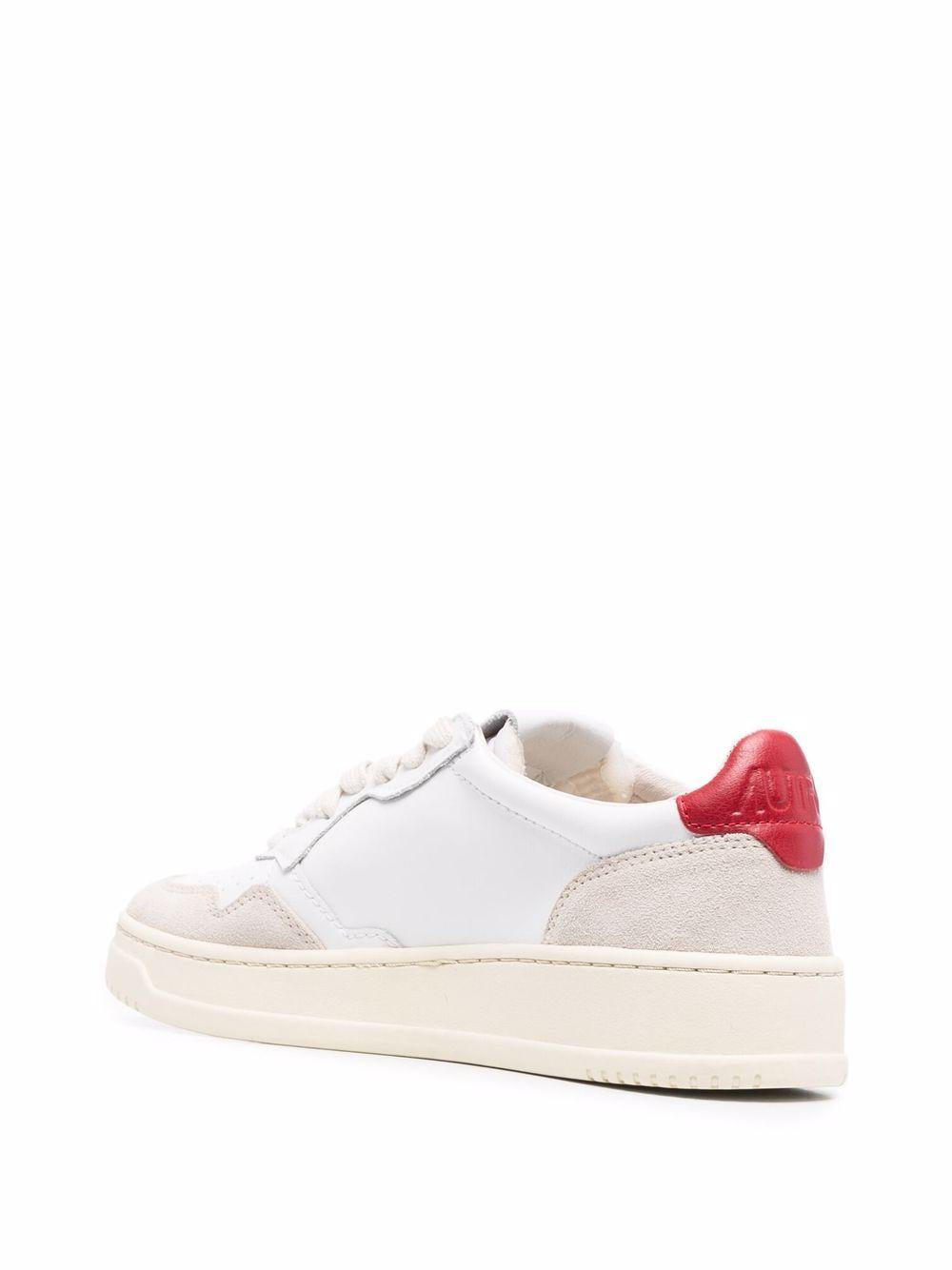 Medalist Low Sneakers in White Leather and Beige Suede AULW LS43WHT/RED AUTRY 