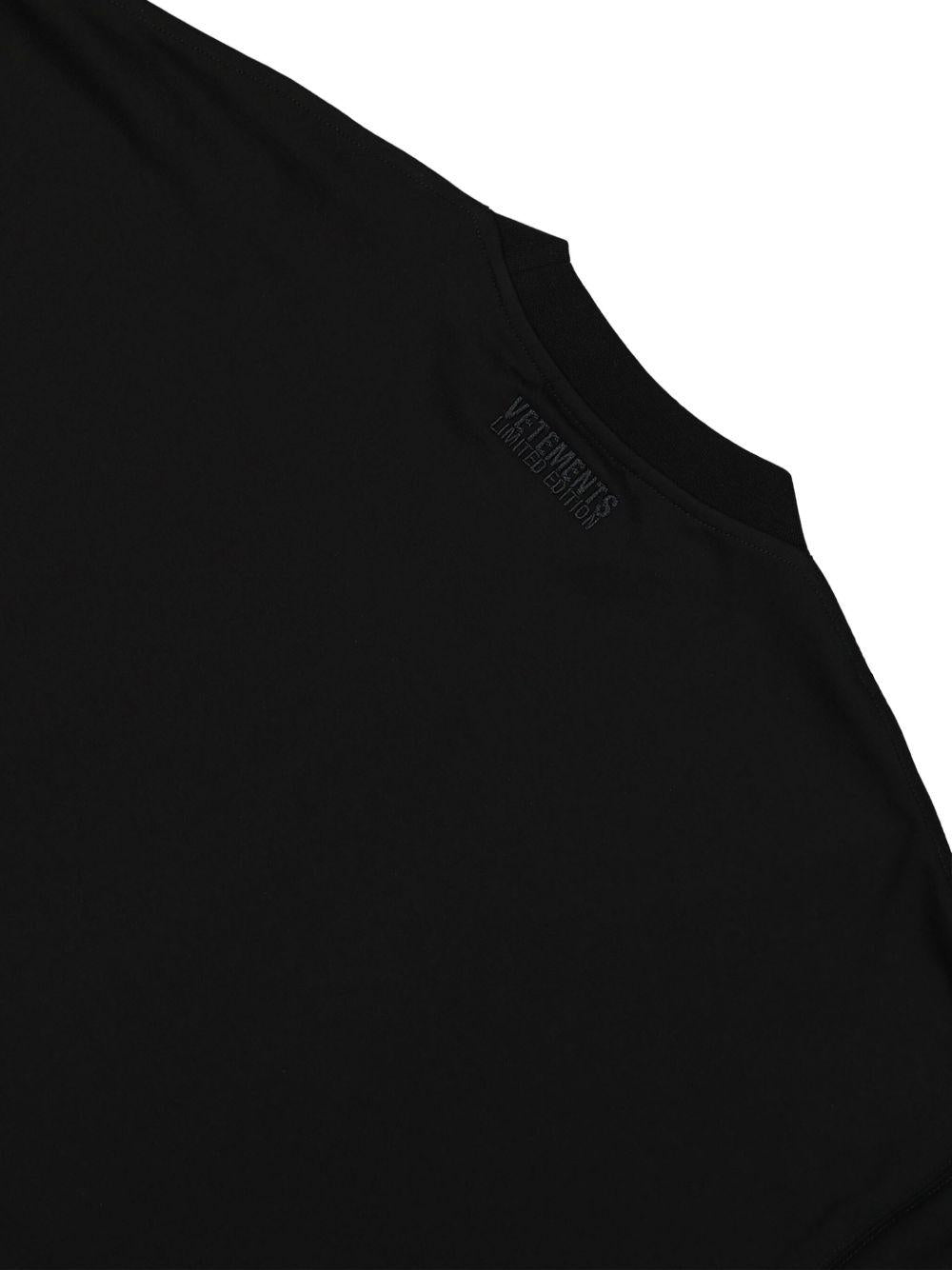 Logo-print T-shirt<BR/><BR/><BR/> UA66TR605 BW VETEMENTS 