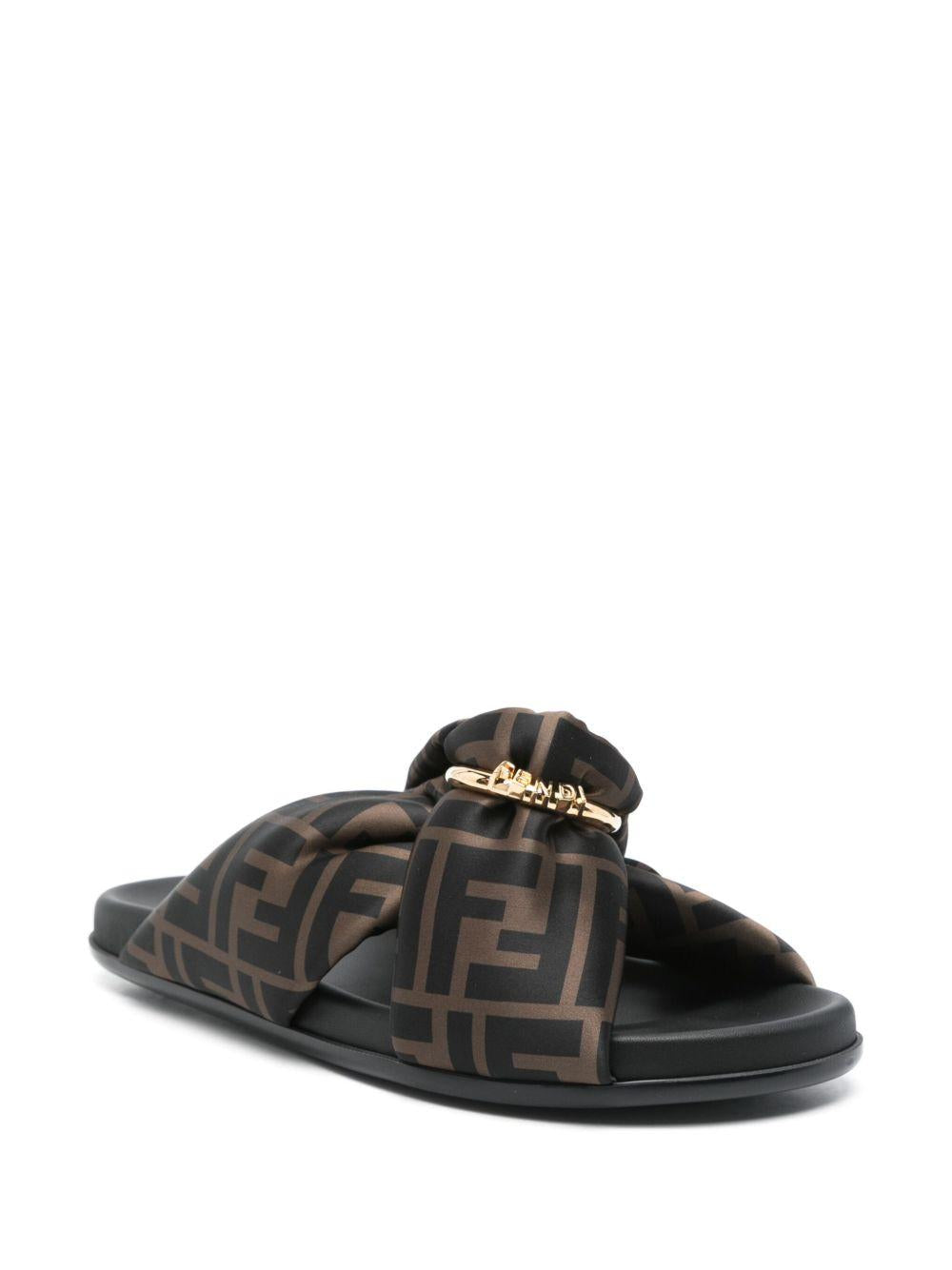  8X8645 AE7SF0R7V FENDI 