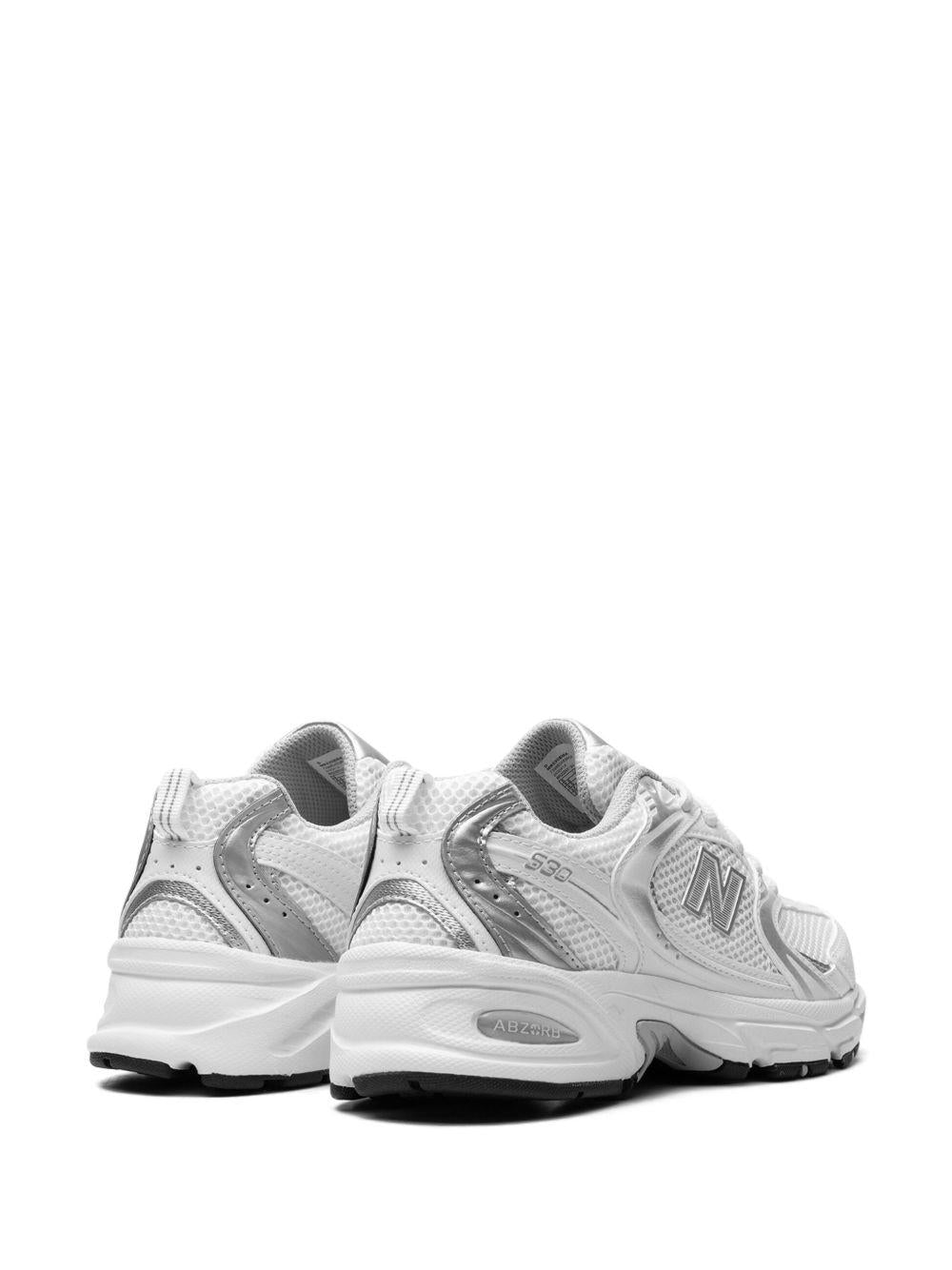 530 low-top sneakers<BR/><BR/><BR/> MR530EMA WHITE/SILVER NEW BALANCE 