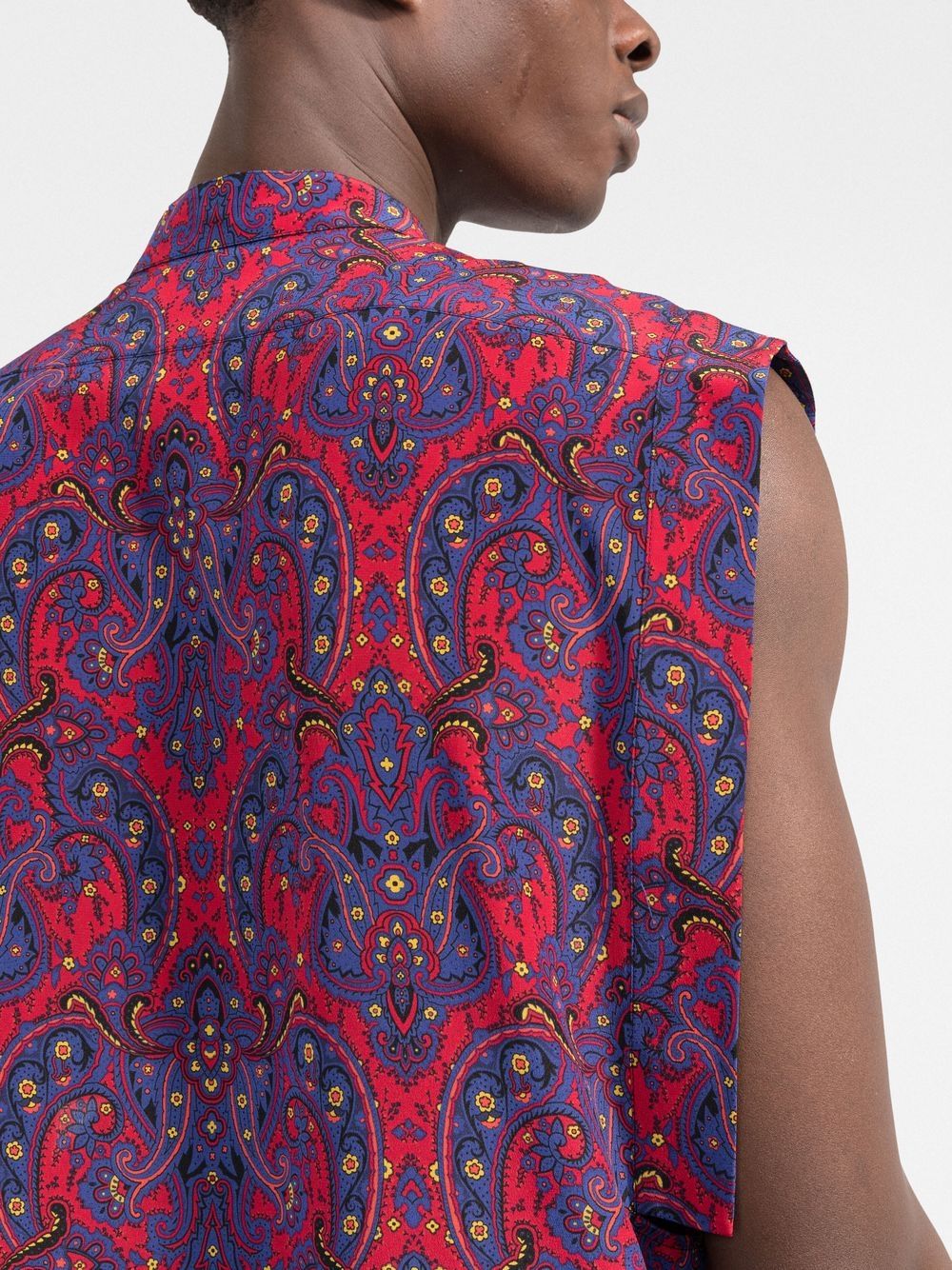 camicia smanicata in seta stampa paisley viola blu/rosso brillante